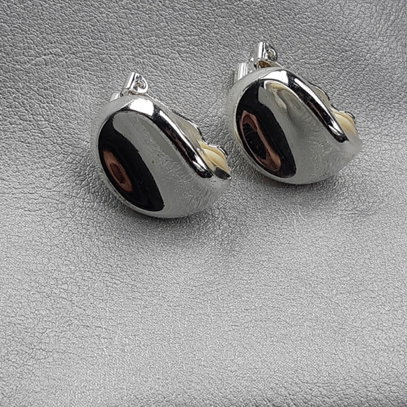 ERWIN PEARL Clip-on Earrings - Picture 2 of 5